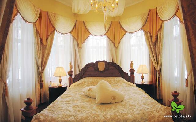 Romantic Bedroom.jpg